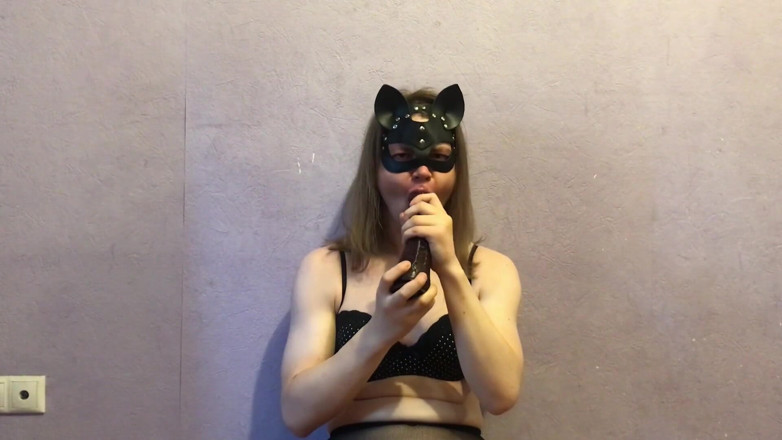 Elise Woods: Sissy Elise si siede pompino e gola profonda