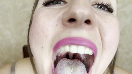 Hottie goddess: Přírodní stav úst: pohled do krku