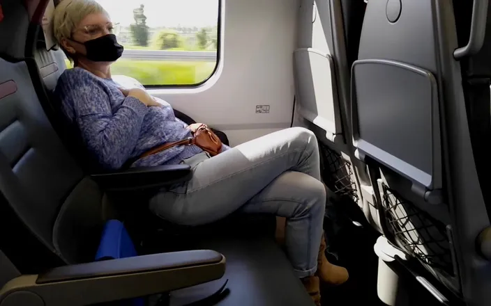 Mature_cunt: Train crossed legs orgasm (syntribation)