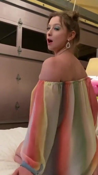 Sunny Lane MILF brincando com vibrador