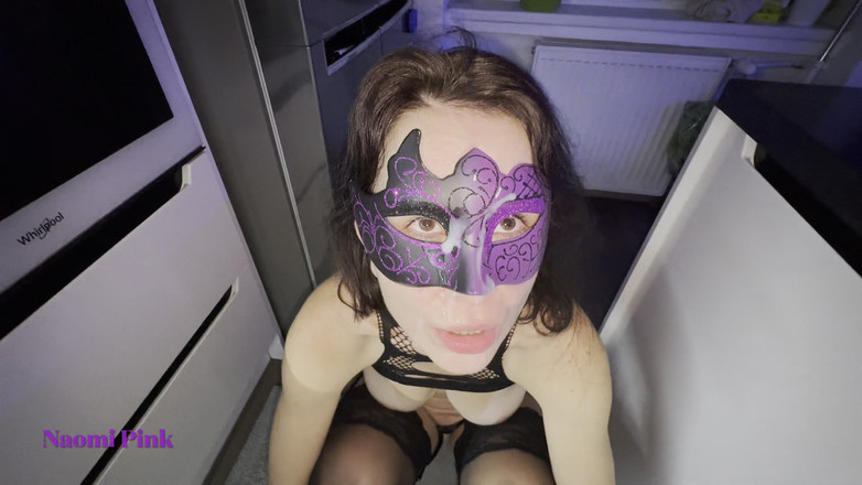 Naomi Pink: Saya mengongkek isteri saya di dapur