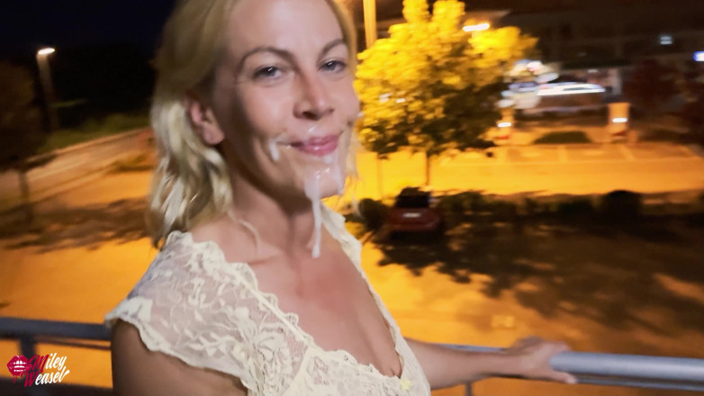 Miley Weasel: Nebunie!! Blondă futută în public după întâlnire!!