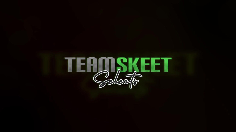Team Skeet: Irresistíveis gostosas adoram se resfriar depois de um treino duro...