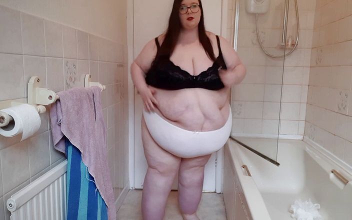 SSBBW Lady Brads: Ssbbw sutyen ve tanga içinde esneme egzersizi