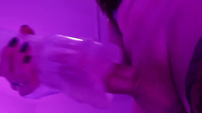 Fer fer sissy: Banci Shemale Femboy bermandi, mengusap dan memancut mani!
