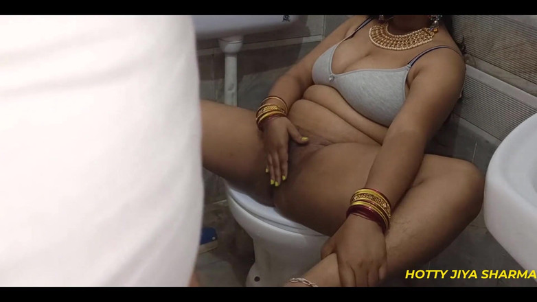 Desi Club House: Indian XXX Gawar Girl of the Village Scolded the Servent...