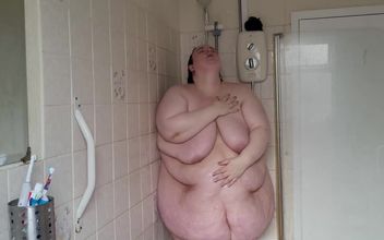 Sensual Shower with This Big Fat Body