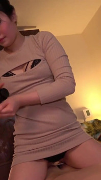 Salon de massage pour hommes. Je n’aurais jamais pensé qu’elle me toucherait directement en utilisant un vêtement à travers ! Est-ce considéré comme du sexe ?