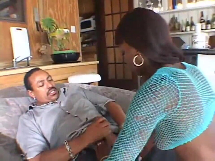 Africans Orgasm: Velmi sexy černá dívka s přírodními prsy miluje velkého černého ptáka v...