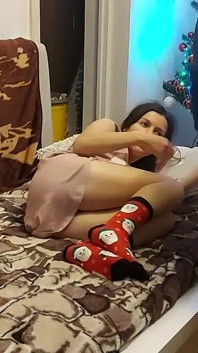 Aku cuma pengen muasin kontolmu di dalam memekku saat natal