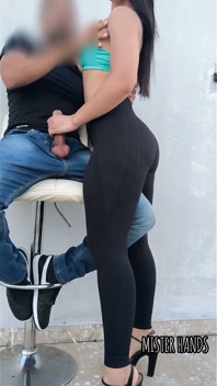 Perfekt avsugning Jag anlitade den heta brunetten för att suga min kuk tills jag kom i hennes röv