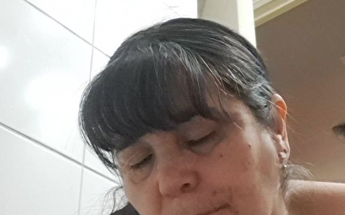 Mommy big hairy pussy: Mammy-style schwanzlutschen