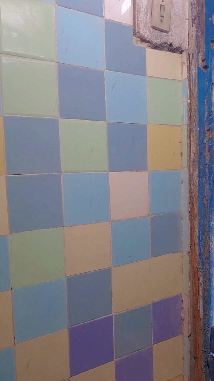 TheBlacKHunterr: Nhân viên đã kết hôn đón đồng nghiệp của mình trong phòng tắm