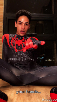 Costum și poziții de Spider-Man