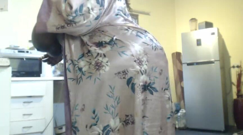 Legendary Booty Overdose: Zwarte ssbbw kreunt en plaagt buurvrouw tijdens het masturberen