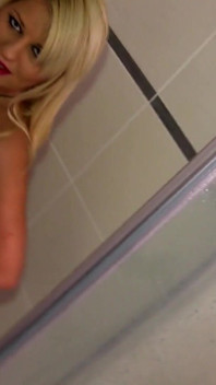 Sexy holky milují kouření a výstřik - DVD