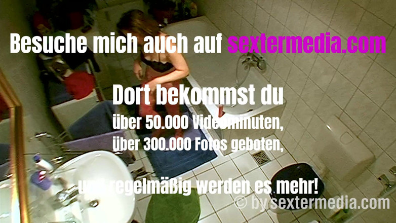 Viewer cam by Sextermedia: MILF dělá osobní hygienu v koupelně