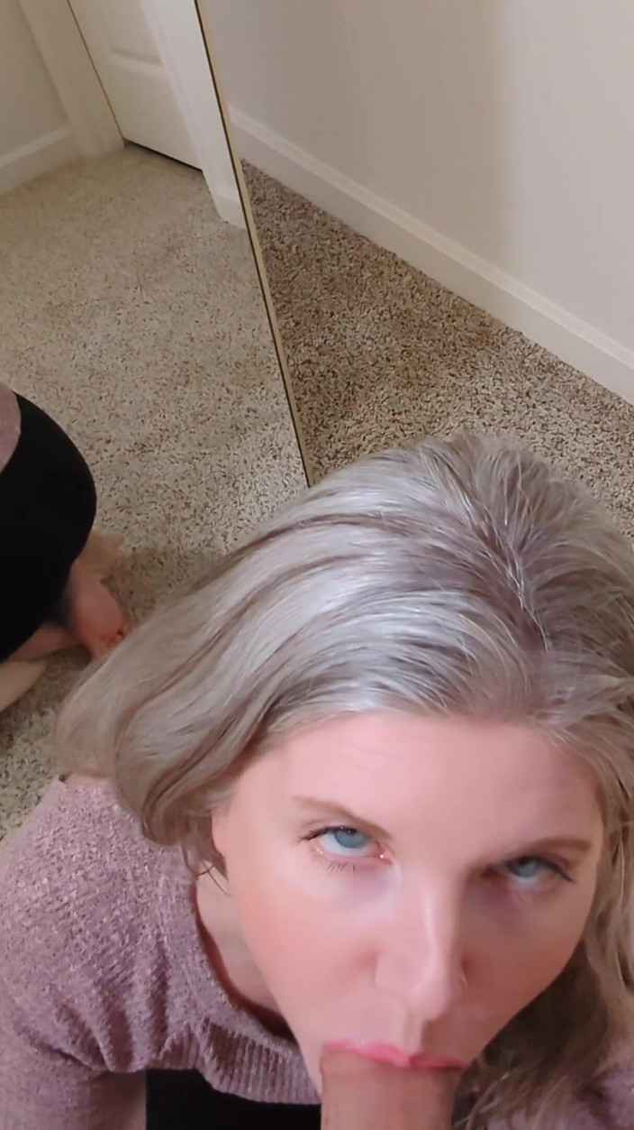 Housewife Ginger: Máy bay bà già đói khát này luôn sẵn sàng để làm...