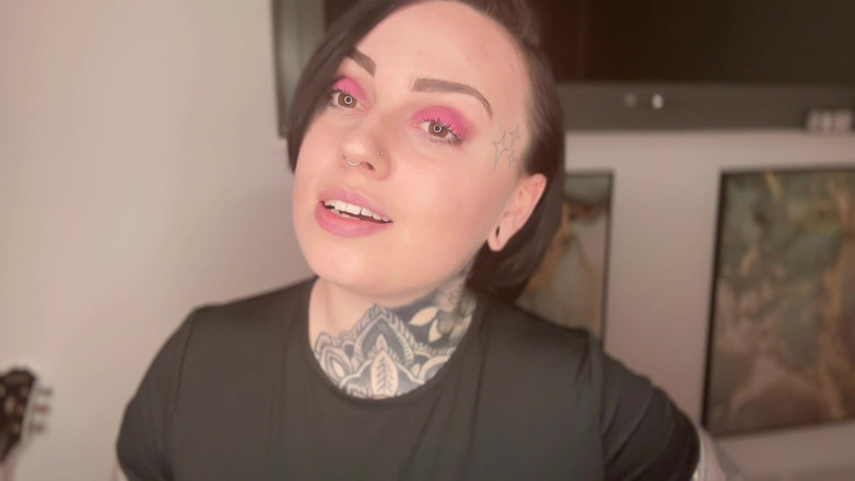 Miss Valentina: Покажи мені ці трусики