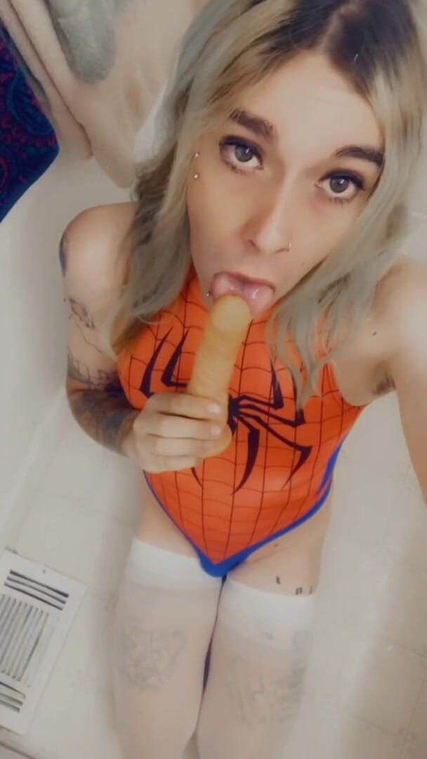 CarmenMelatonin: Une fille d'araignée sexy veut s'amuser
