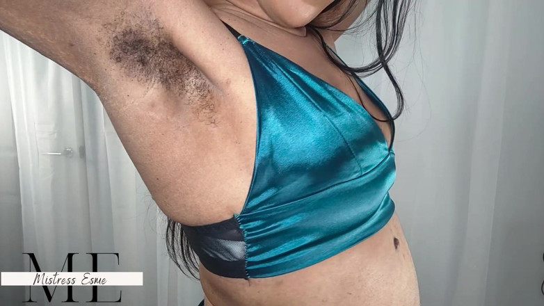 Mistress Esme: meus poços peludos não vão adorar a si mesmos