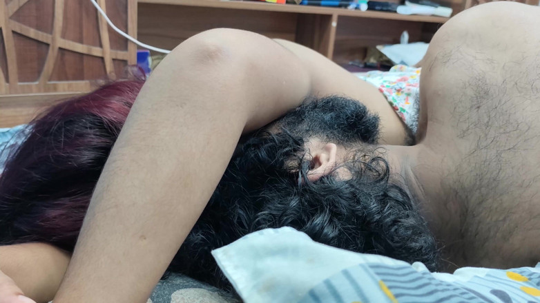 Vaigavarun45: Tieten zuigen met kontkus