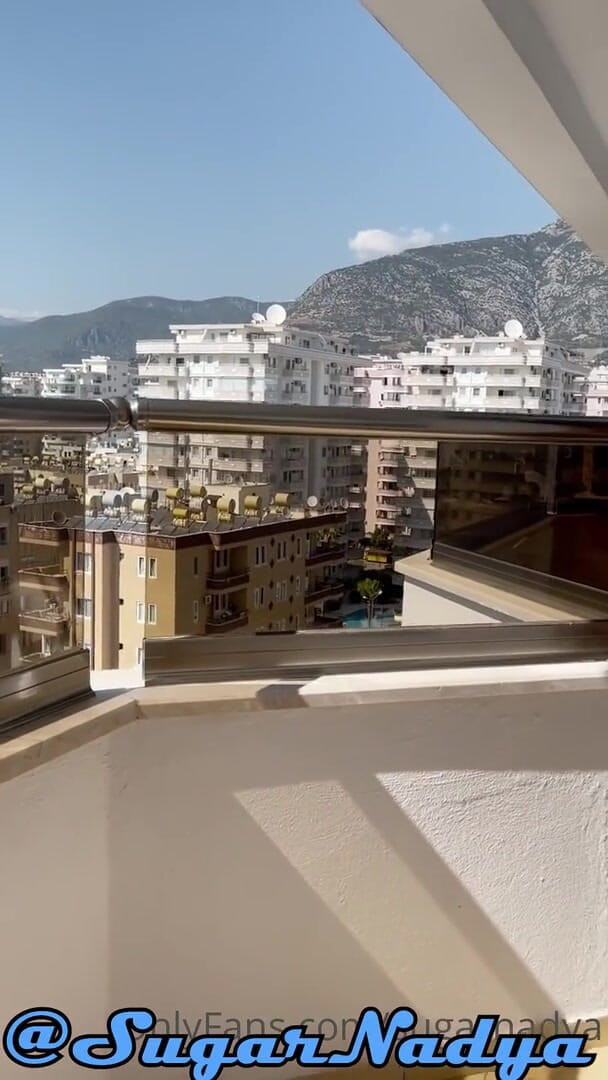 SugarNadya: Seksi sarışın orta yaşlı seksi kadın plaja gitmeden önce şişman bir yarak...