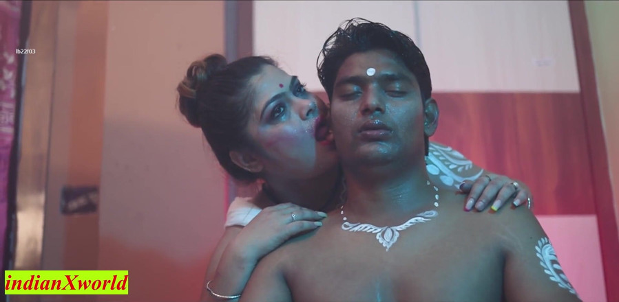 Indian Xshot: サドゥババ、18歳のかわいいデシとの熱いセックス!新しいコズミック・セックス