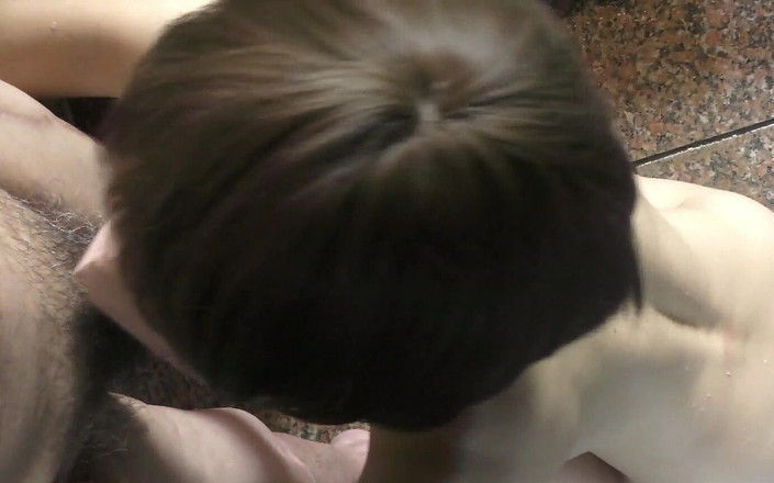 akeieroi: Rockbadsex bakifrån och skjuter så hårt du kan !! Jag dricker...