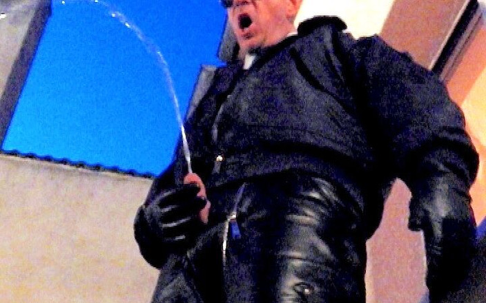 GERMANE_XL: Poliziotto di pelle 3