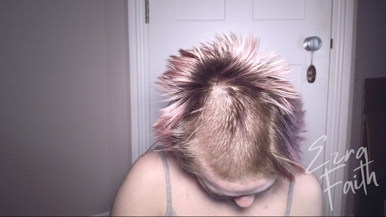 Ezra faith: Zeta delta bald: iniziazione sorority shaving - fede di ezra