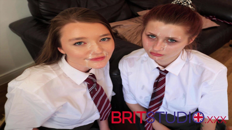 Brit Studio: Dvě britské 18leté dívky v uniformě honí svého učitele