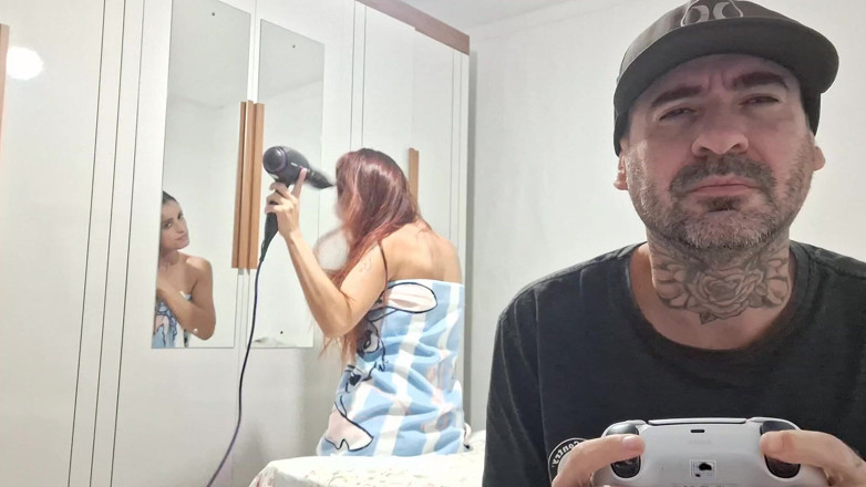 ksalnovinhos: Mijn stiefzus vraagt om mijn spiegel in mijn slaapkamer te...