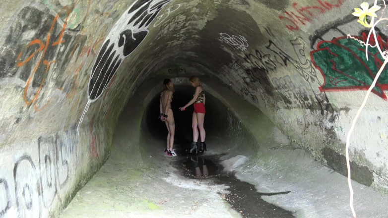Femdom Sex: Wytatuowane lizanie tyłka!