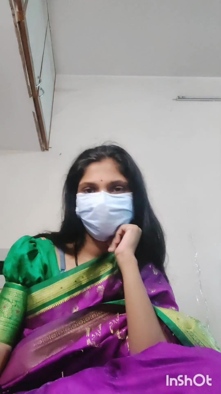 Desishycouple: गुलाबी साड़ी में देसी भाभी शिवानी कामुक।