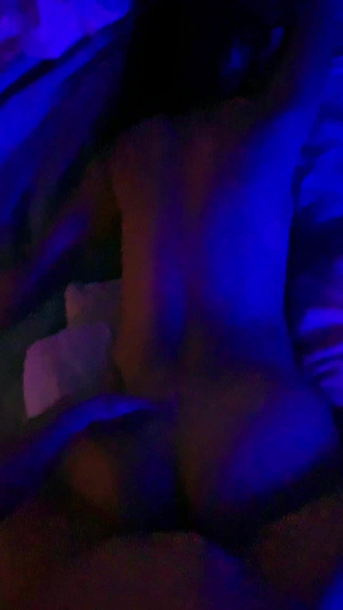 Soulsex: 我把我的背弄湿了，我的背部充满了精液