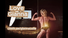 Gianna: Muskelgöttin eingeölt, beugen und fickt Dumbell am Ende