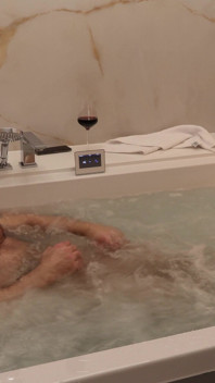 Hairy Muscle Stud: Luxury Jacuzzi Strip & Raw Jerk off - 4K Bodybuilder Solo