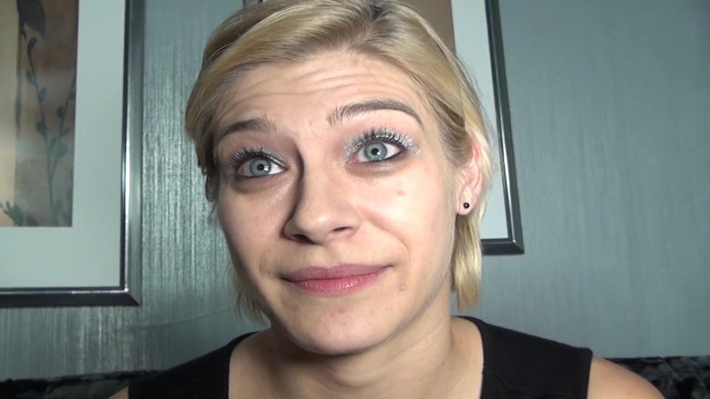 Deutscher hardcore: Hot German babe enjoys threesome with bisexual dudes