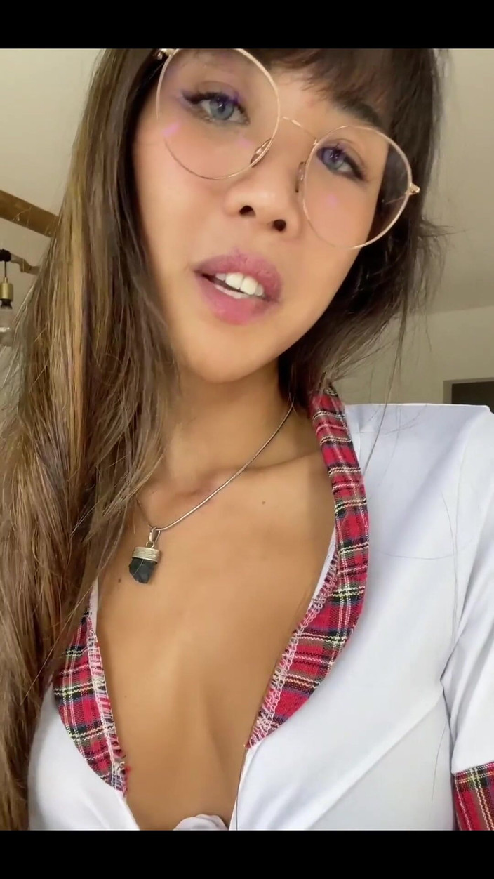 DaringKiara: 准备好观看我的下一个视频了？？我希望你喜欢我是一个的女大学生，喜欢被惩罚