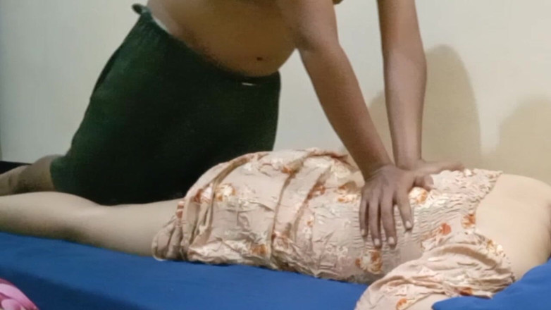 Angelina Pop: Постарайтесь не соблазняться при массаже мачехи