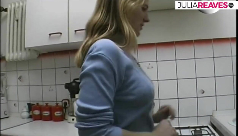 Retro German Casting: Casting menina depila sua buceta enquanto filma