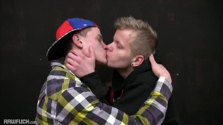 Raw Fuck: Futai cu pișat al lui Twink Skater Bros