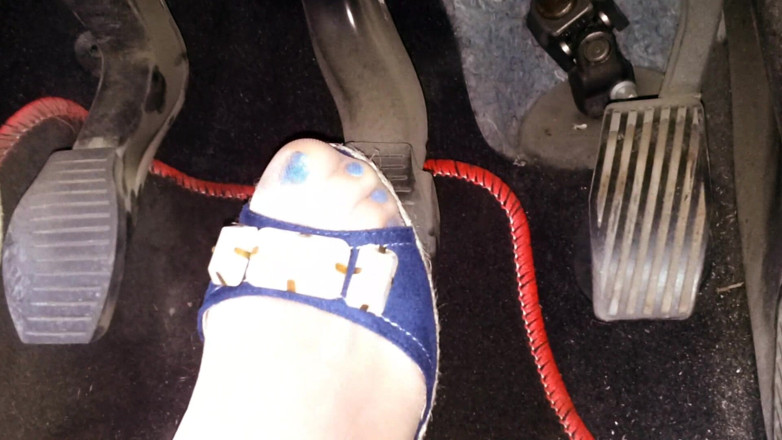 Nyllady: Guidare e ravvivare in zeppe blu sui miei piedi con...