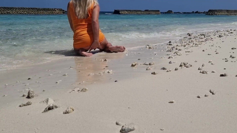 TheloveStory: Hraní zezadu na pláži Zapomeňte kalhotky