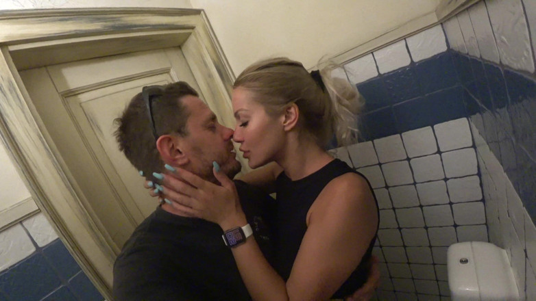 Sinners World: Baño sucio rapidito - Cherry Kiss