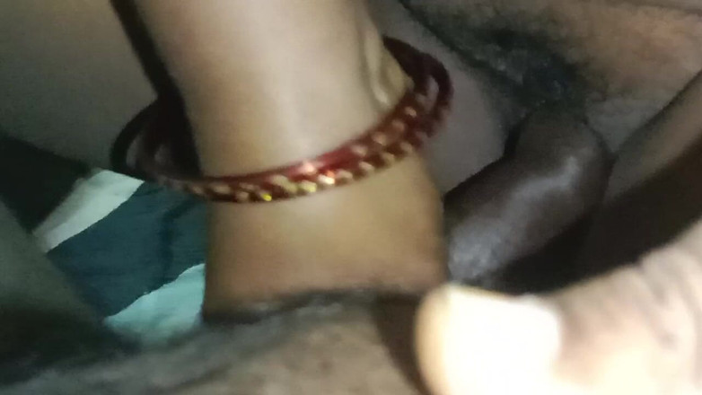 Tamil Anti Uma: Gadis nasional, istriku, untuk pertama kalinya, kamu pegang kontolku dan...