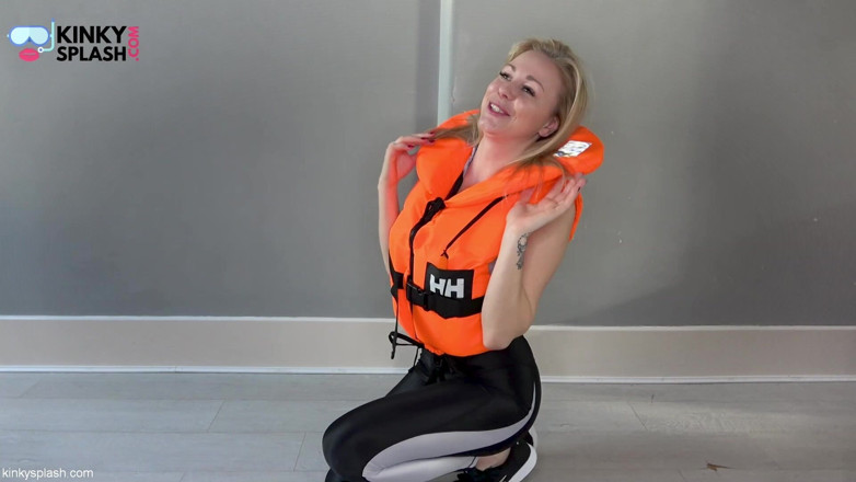 UKCuteGirl Lucy Lauren: Asmr Pengakuan Fetish Lifejacket Dalam Bingkap Berkilat