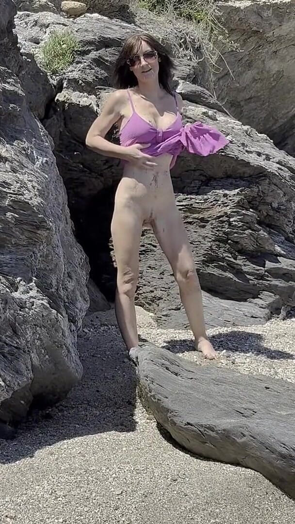 Flashing on the Beach (SBG Media) Flashing on the Beach (SBG Media)