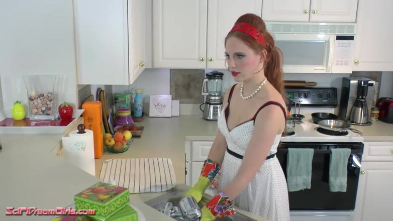 SciFi DreamGirls: Ashley Fires SciFi Dreamgirls #8: Rosie dispenser susu robot